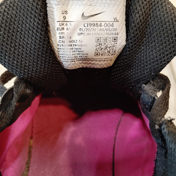 Nike Women's Black and Pink 🩷  Sneakers - Picture 9 of 10